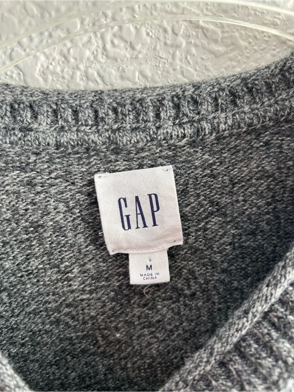 GAP Men’s Merino Wool Blend Charcoal Gray Crewneck Sweater M Casual Minimalist